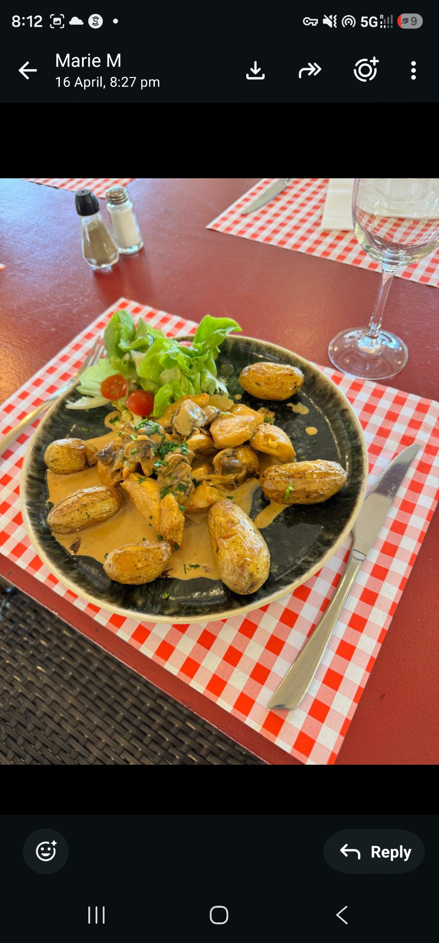 Poulet sauce champignons et pommes de terre grenailles